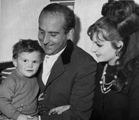 Paride con papà Nando Orfei e mamma Anita Gambarutti